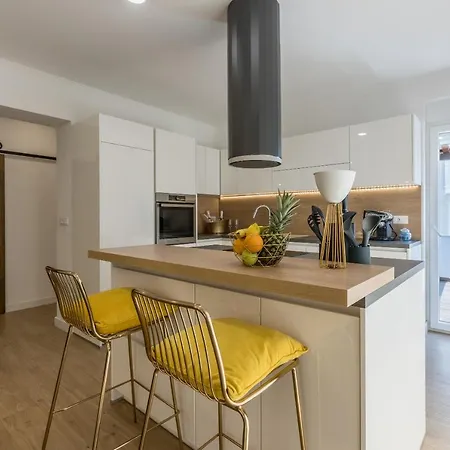 & Ileana Apartment Split